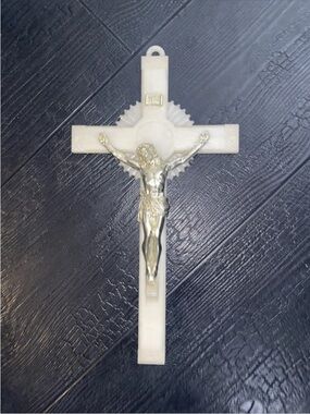 Vintage White Plastic Jesus On Cross Crusifix INRI Religious